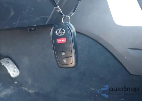 2024 Toyota Sequoia Sr5 z USA, uszkodzony, nr VIN 7SVAAABA5RX033745